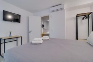 AthensRed Economy Double Internal View